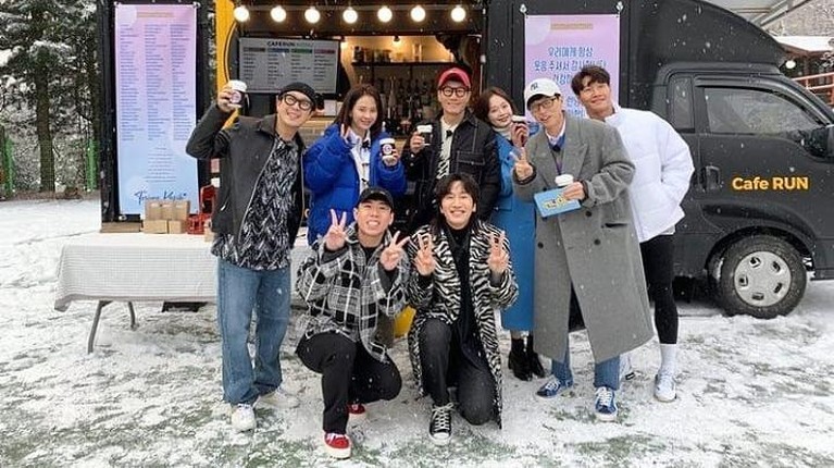 Kekompakan Lee Kwang Soo dengan Member Running Man Lee Kwang Soo dinyatakan mundur dari program Running Man. Yuk kita lihat lagi kekompakan Lee Kwang Soo dengan member lainnya sebelum memutuskan mundur!