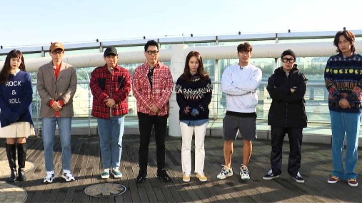 Lee Kwang Soo dinyatakan mundur dari program Running Man&period; Yuk kita lihat lagi kekompakan Lee Kwang Soo dengan member lainnya sebelum memutuskan mundur&excl;