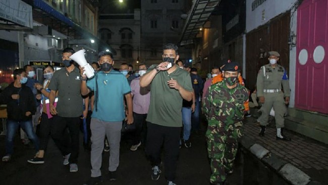 Satgas Penanganan Covid-19 Kota Medan mengatakan keramaian di pusat kuliner Kesawan City bukan bentuk kerumunan, melainkan sebatas banyak manusia.