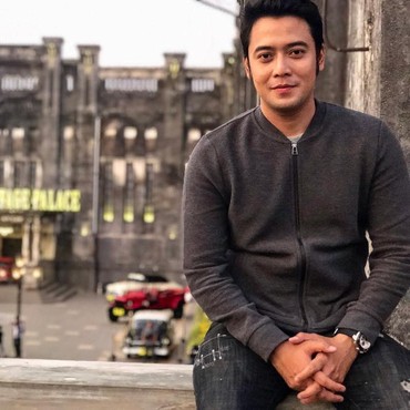 Penampilan Kriss Hatta yang Sempat Menjadi Mualaf dan Kembali ke Agama Asal