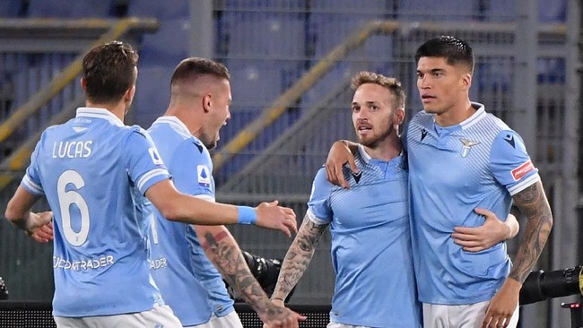 Lazio mengalahkan AC Milan 3-0 pada pekan ke-33 Liga Italia di Stadion Olimpico, Roma, Selasa (27/4) dini hari WIB.