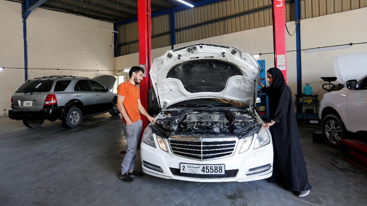 FOTO: Melihat Kesibukan Montir Wanita di Uni Emirat Arab