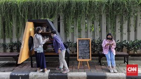 Baca Buku Gratis di Perpustakaan Mini Taman Lembang