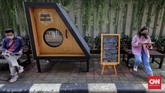 FOTO: Menyambangi Perpustakaan Bersama Bookhive Jakarta Para warga membaca buku di dekat perpustakaan bersama Bookhive Jakarta di kawasan Taman Situ Lembang, Jakarta, Selasa (27/4).