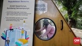 FOTO: Menyambangi Perpustakaan Bersama Bookhive Jakarta Para warga membaca buku di dekat perpustakaan bersama Bookhive Jakarta di kawasan Taman Situ Lembang, Jakarta, Selasa (27/4).