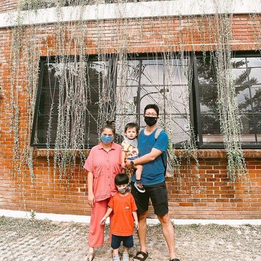 Anak Masuk Sekolah Kristen - Rayakan Imlek, Agama Putri Titian Dipertanyakan