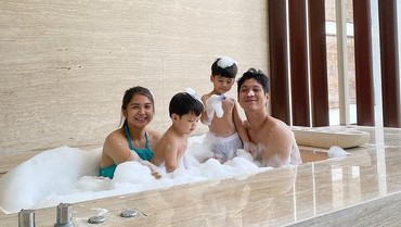 Anak Masuk Sekolah Kristen, Putri Titian Ajarkan Agama Islam di Rumah