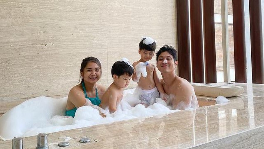 Putri Titian dan Junior Liem