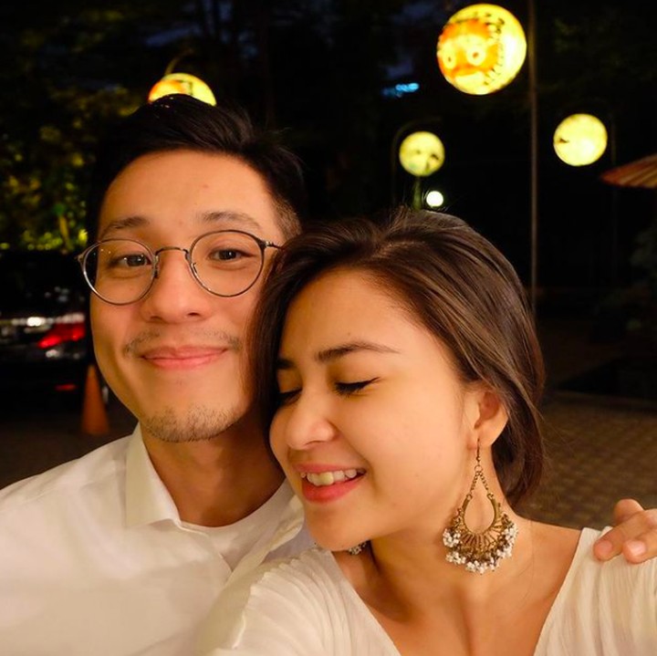 <p>Putri Titian dan Junior Liem menikah pada tahun 2016, Bunda. Pernikahan keduanya bahkan memiliki konsep yang unik dan romantis. (Foto: Instagram: @putrititian)</p>