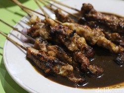 Empuk Juicy Sate Ayam di Warung Sate Bunul H. Paino
