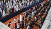 FOTO: Hujan Doa untuk Para Patriot di KRI Nanggala-402 Karamnya kapal selam KRI Nanggala-402 membuat seluruh lapisan masyarakat, tak hanya keluarga besar TNI, berduka. Doa pun dipanjatkan dalam banyak cara.