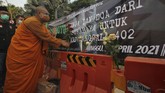 FOTO: Hujan Doa untuk Para Patriot di KRI Nanggala-402 Karamnya kapal selam KRI Nanggala-402 membuat seluruh lapisan masyarakat, tak hanya keluarga besar TNI, berduka. Doa pun dipanjatkan dalam banyak cara.