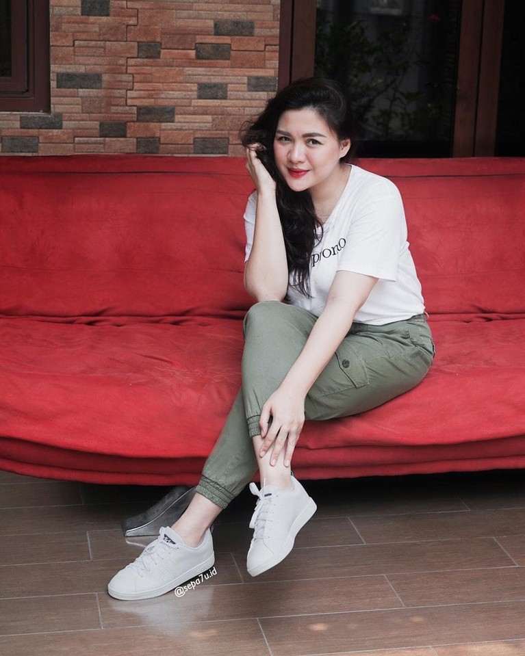 Usai melahirkan anak kedua Vicky Shu tampil berbeda dengan tubuh yang semakin berisi. Yuk kita intip bagaimana tampilan Vicky Shu sekarang!