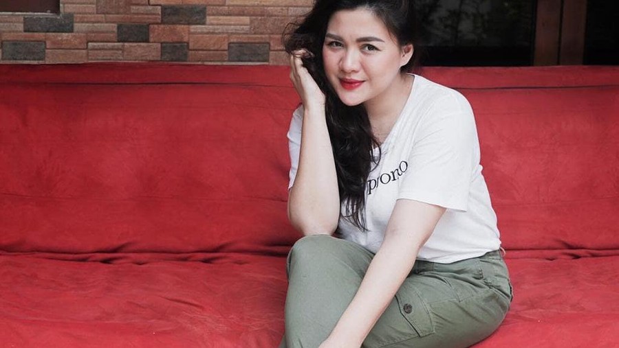 Usai melahirkan anak kedua Vicky Shu tampil berbeda dengan tubuh yang semakin berisi. Yuk kita intip bagaimana tampilan Vicky Shu sekarang!