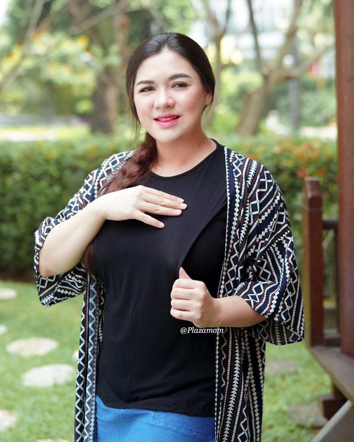 Usai melahirkan anak kedua Vicky Shu tampil berbeda dengan tubuh yang semakin berisi&period; Yuk kita intip bagaimana tampilan Vicky Shu sekarang&excl;