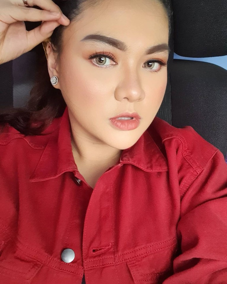 Usai melahirkan anak kedua Vicky Shu tampil berbeda dengan tubuh yang semakin berisi. Yuk kita intip bagaimana tampilan Vicky Shu sekarang!