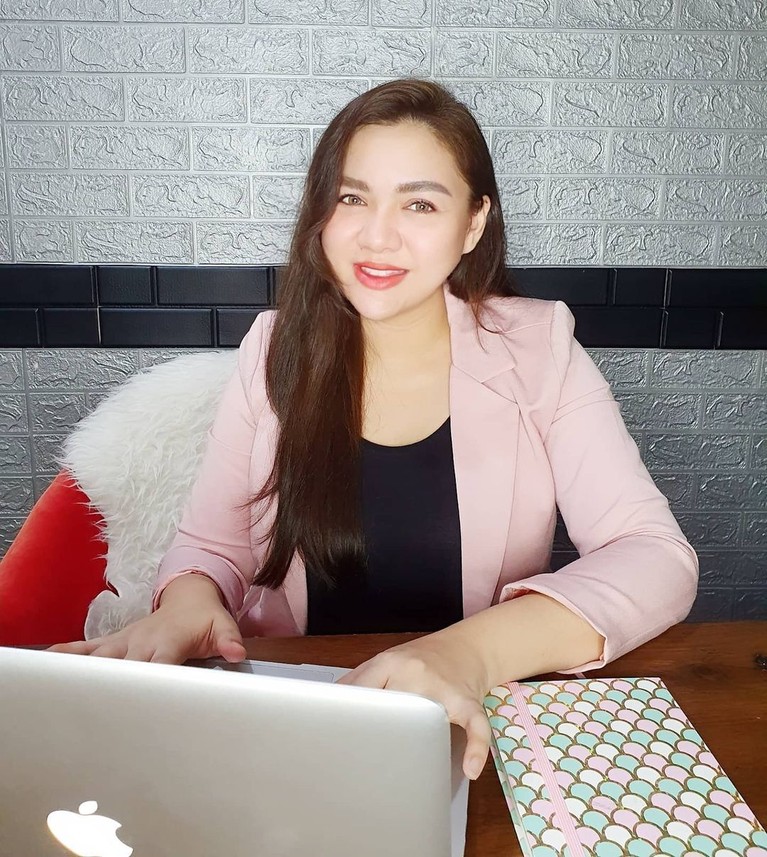 Usai melahirkan anak kedua Vicky Shu tampil berbeda dengan tubuh yang semakin berisi. Yuk kita intip bagaimana tampilan Vicky Shu sekarang!