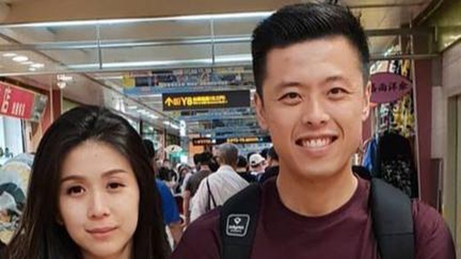 Vincent Raditya dan Istri Kapten Vincent Raditya sedang mengalami prahara rumah tangga. Ia dan istrinya, Novita Condro terlibat saling tuding menuding. Yuk kita lihat kembali kemesraan mereka sebelum perseteruan!