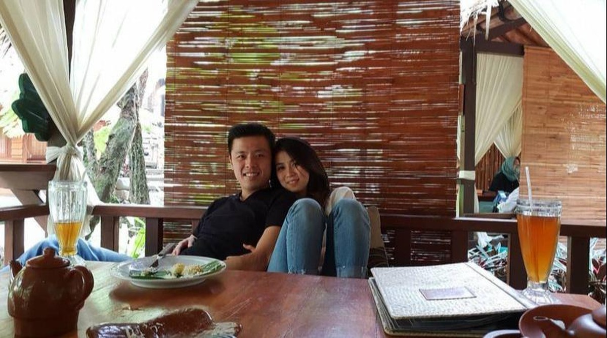 Kapten Vincent Raditya sedang mengalami prahara rumah tangga&period; Ia dan istrinya&comma; Novita Condro terlibat saling tuding menuding&period; Yuk kita lihat kembali kemesraan mereka sebelum perseteruan&excl;
