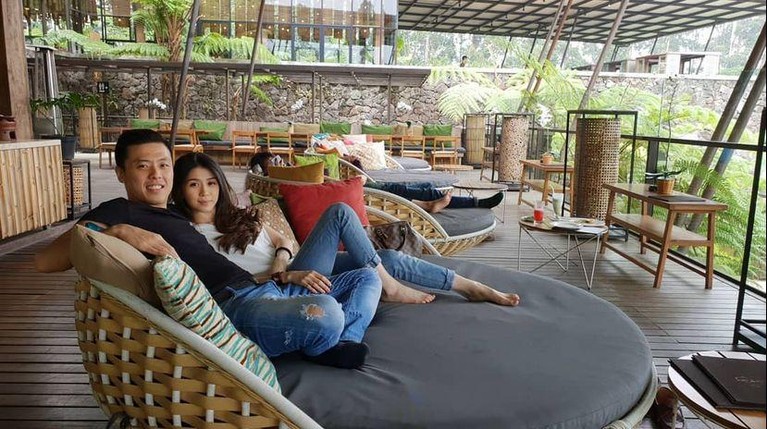 Vincent Raditya dan Istri Kapten Vincent Raditya sedang mengalami prahara rumah tangga. Ia dan istrinya, Novita Condro terlibat saling tuding menuding. Yuk kita lihat kembali kemesraan mereka sebelum perseteruan!