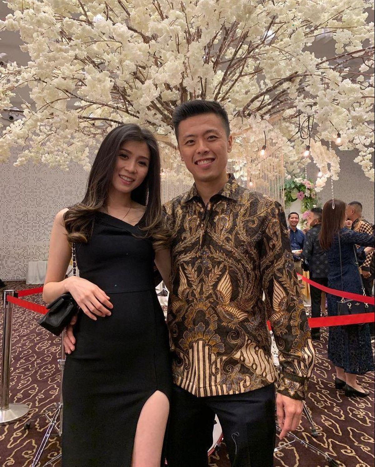 Kapten Vincent Raditya sedang mengalami prahara rumah tangga&period; Ia dan istrinya&comma; Novita Condro terlibat saling tuding menuding&period; Yuk kita lihat kembali kemesraan mereka sebelum perseteruan&excl;