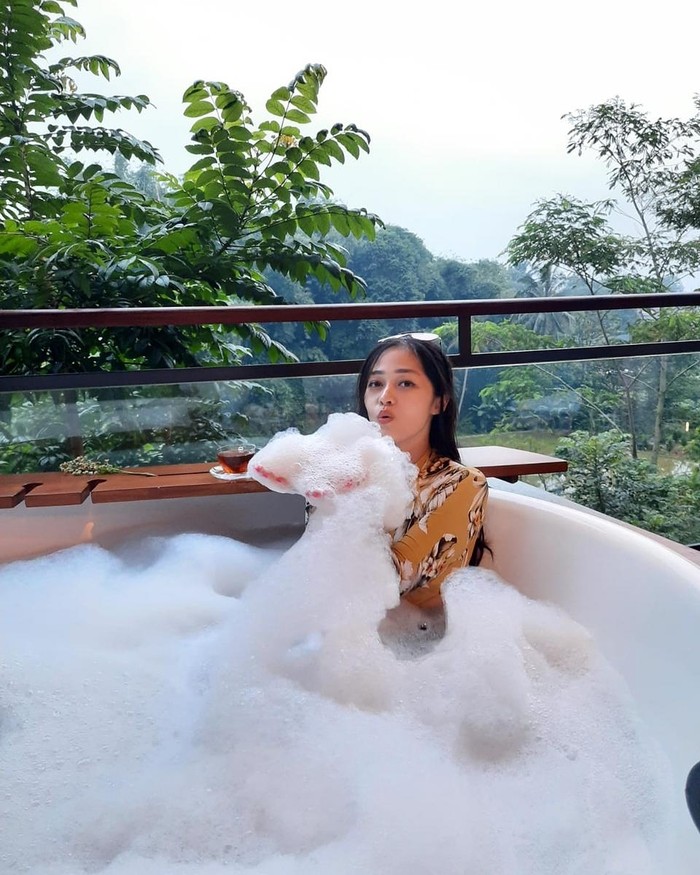 Wanita kelahiran tahun 1990 tersebut mengaku akan tetap berkunjung ke Indonesia, meski sudah menetap di Belanda. Setelah adaptasi dengan kehidupan barunya di Belanda, ia akan akan segera menjumpai ibunya di Jakarta. (Foto: instagram.com/graciaz14/)