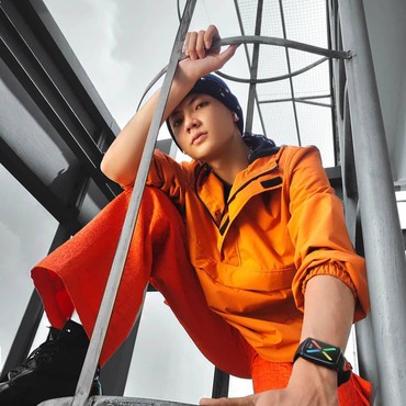 Ini Sosok Adam Rosyadi Model yang Mesra dengan Agnez Mo