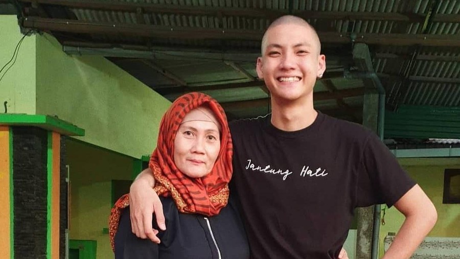 Adam Rosyadi dan sang ibunda