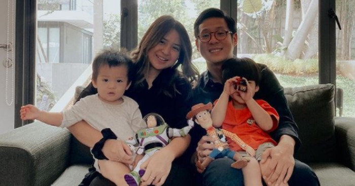 Aktor Junior Liem juga memutuskan menjadi seorang mualaf ketika menikahi Putri Titian pada tahun 2016 / foto: instagram.com/juniorliem