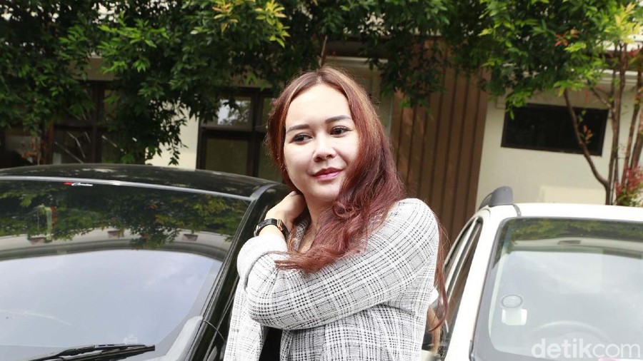 Aura Kasih cerai