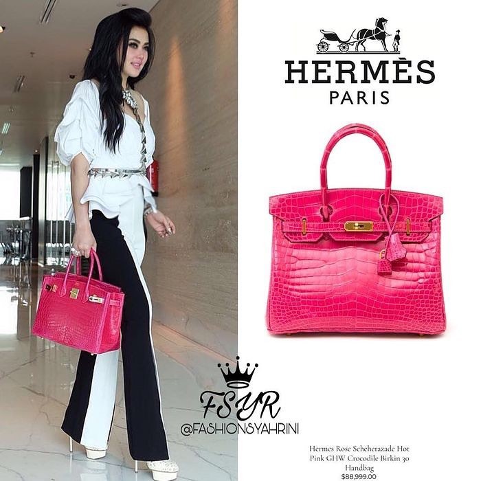 Birkin Rose Scheherazade Hot Pink Croco GHW 3 yang sangat mewah dengan warna pink ini seharga Rp. 1,2 miliar lebih. (Foto: Instagram.com/fashionsyahrini2)