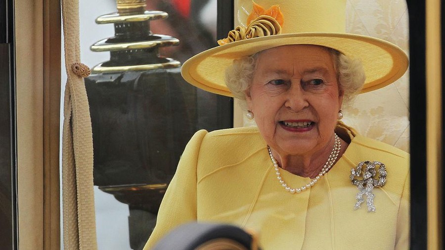 LONDON, ENGLAND - APRIL 29: Queen Elizabeth II enters to ride in a carriage procession to Buckingham Palace following the marriage of Their Royal Highnesses Prince William Duke of Cambridge and Catherine Duchess of Cambridge at Westminster Abbey on April 29, 2011 in London, England. The marriage of the second in line to the British throne was led by the Archbishop of Canterbury and was attended by 1900 guests, including foreign Royal family members and heads of state. Thousands of well-wishers from around the world have also flocked to London to witness the spectacle and pageantry of the Royal Wedding.  (Photo by Sean Gallup/Getty Images)