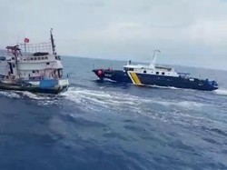 Video Pengejaran Kapal Malaysia Tepergok Curi Ikan di Selat Malaka