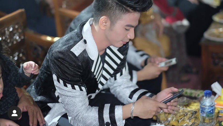 Gaya si Kembar Ridho dan Rizki DA Saat Makan dan Nongkrong Bareng