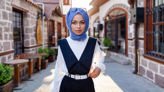 Setiap tahun saban Ramadan, tren warna baju Lebaran pasti jadi sesuatu yang dinanti. Cek tren warnanya di sini. 