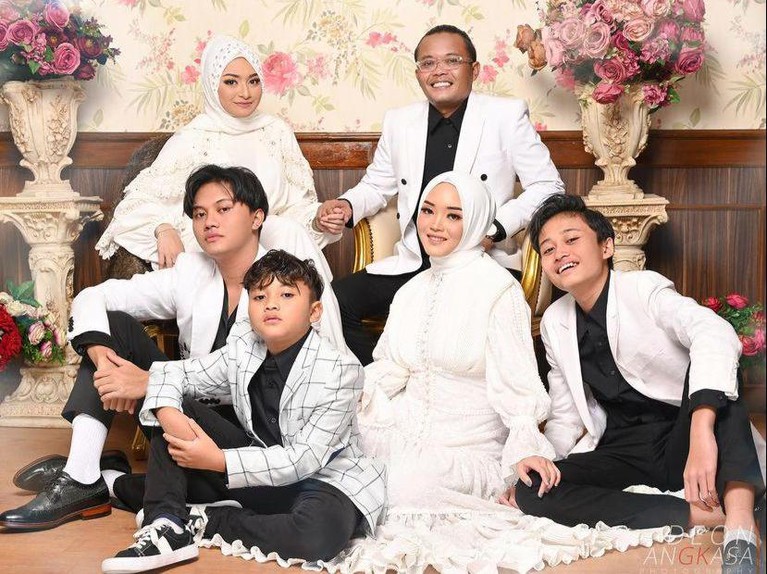 Keluarga Sule Potret kekompakan keluarga Sule