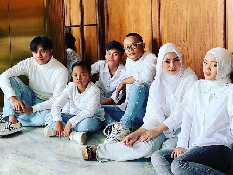 Keluarga Sule Potret kekompakan keluarga Sule