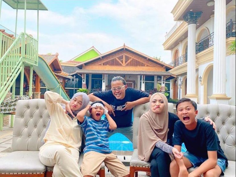 Keluarga Sule Potret kekompakan keluarga Sule