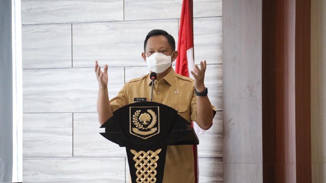 Mendagri Muhammad Tito Karnavian meminta kepala daerah tegas melarang pejabat dan ASN melakukan pembatasan buka puasa bersama serta melarang open house Lebaran.
