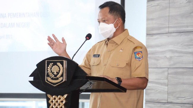 Mendagri Tito Karnavian mengingatkan masyarakat Indonesia agar euforia atas kehadiran vaksin dan menyebabkan lengah terhadap protokol kesehatan.