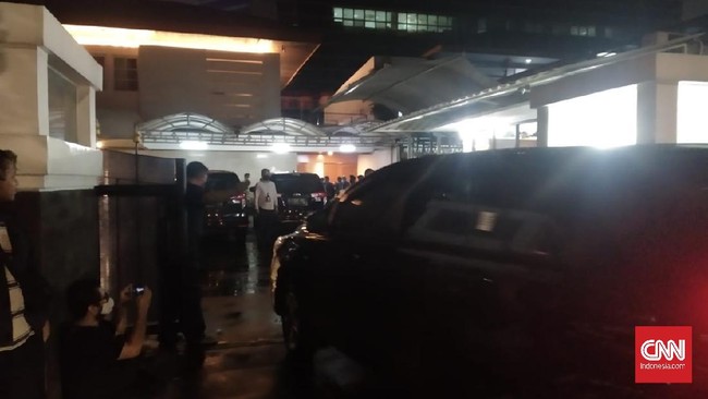 Selain menggeledah rumah dinas, KPK juga menggeledah rumah pribadi dan ruang kerja Azis Syamsuddin di Gedung DPR.