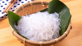 Benarkah Makan Mi Shirataki saat Diet Tak Bikin Berat Badan Naik?