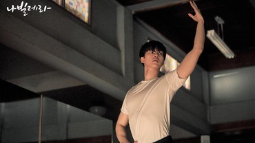 Celana Ketat Song Kang di Drama 'Navillera' Bikin Penonton Salah Fokus