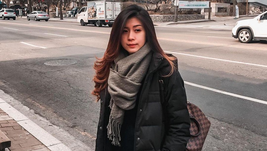 Novita Condro, Istri Kapten Vincent Raditya Saat Menikmati Makanan Enak