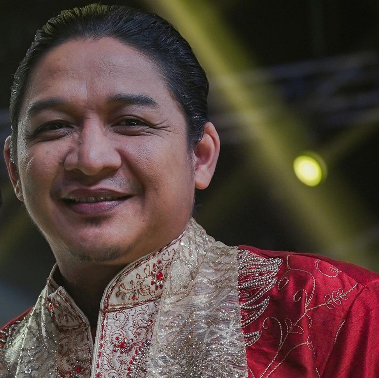 Tak lagi jadi pejabat daerah, penampilan Pasha Ungu bikin pangling. Yuk kita lihat penampilannya!
