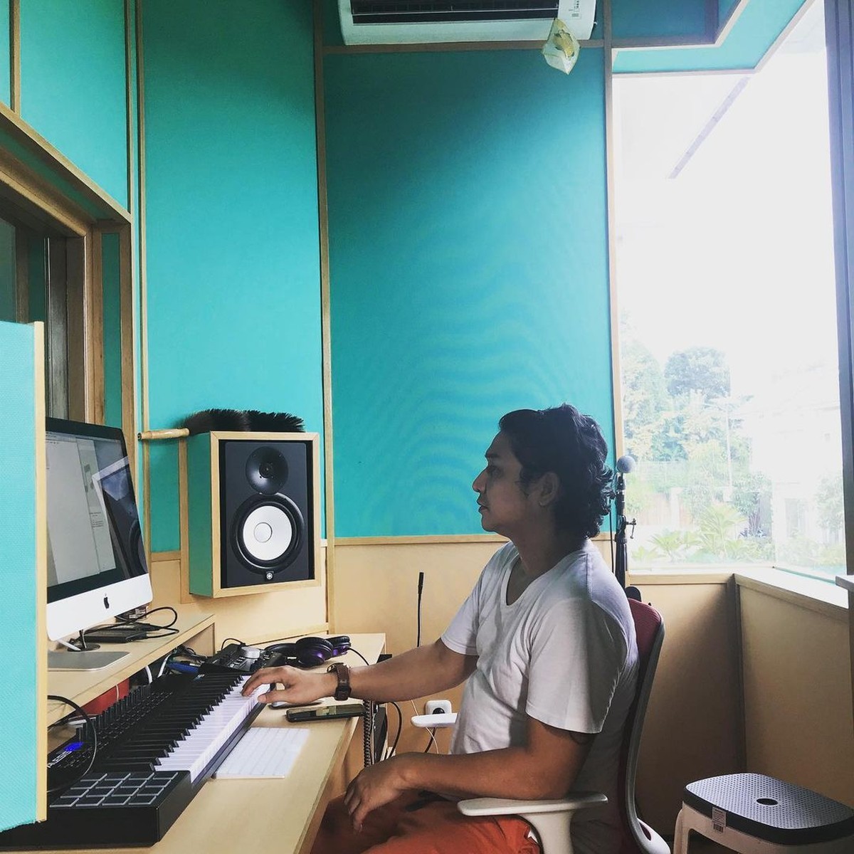 Tak lagi jadi pejabat daerah&comma; penampilan Pasha Ungu bikin pangling&period; Yuk kita lihat penampilannya&excl;