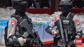 Kawal Nia-Ardi Pakai Senjata, Polisi Klaim Lindungi Tersangka