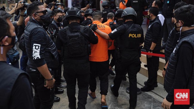 Anggota Komisi III DPR Romo Syafi'i mengatakan audit perlu dilakukan untuk mengetahui sumber dan aliran dana yang digunakan Satgasus.