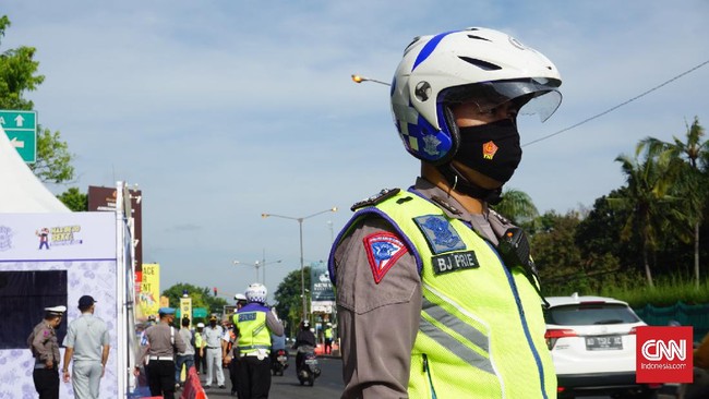 Sekda DIY Kadarmanta Baskara Aji mengaku sangat berat mengawasi pelarangan mudik lokal, sebab itu Pemprov DIY tak melarang mudik antar kota dalam provinsi.