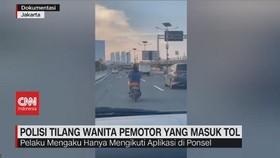 VIDEO: Polisi Tilang Wanita Pemotor yang Masuk Tol